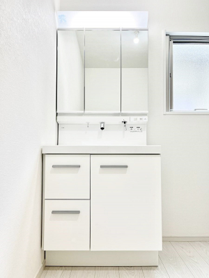 ʑEʏ@P`Dressing Room`  FœꂳĂƁAXbLƐۂ܂B  ̗ɂ͂ՂƎ[Xy[XWI 