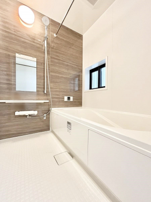 @a`Bath Room`@͋C̗ŖɌătbVB@\tĂ̂Ő􂢏オ󕨂AJ̓VCCɂ邱Ƃ\łB