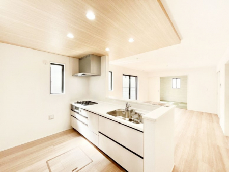 �L�b�`���@���Ƒ��̉�b�e�ޑΖʃL�b�`���B���������̃p�p�}�}�����Ƒ��Ɖ߂������Ԃ����������I