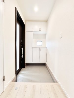 ց@`Entrance`@Ƃ̒łql}ŏ̏ꏊł錺ւ́AƂ̈ۂ̂̂łILxȌ֎[ŁAYɕۂƂo܂􌺊ւɂ͂Ղ[̉ʔI