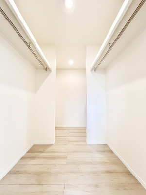 ̑@`Walk-in Closet`@KvȂ̂R[fBl[gꗗĊmFłAgxx⏀ZԂōςރEH[NCN[[bgݒu܂BƂ̒Ƃ֗Ȏ[Xy[XłB