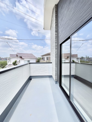 oRj[@`Balcony`  oRj[͉z݁Azc󕨂C悭Ƃł܂B  g₷JIȃoRj[łzՂ~蒍AoRj[tZ܂B  