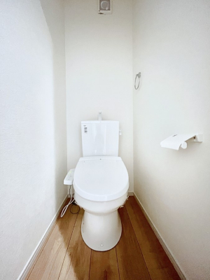 gC@`Toilet`@YEXbLEKȃEHVbgtgCł낰ԂłBgC͖g킴𓾂Ȃ́BۂłˁBgC2̂Œ̍Gɕ֗łI