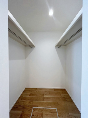 ���̑��@�������S�������`Walk-in Closet�` �K�v�Ȃ��̂�R�[�f�B�l�[�g���ꗗ���Ċm�F�ł��A�g�x�x�⏀�����Z���ԂōςރE�H�[�N�C���N���[�[�b�g��ݒu���܂����B�ƂĂ��֗���