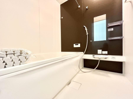 @Q`Bath Room`  LXƂ͋C̗ǂoX[B  qlƈꏏɂCɓy݁Avöy[W܂؂ȏuԁB  X̔tbVłłB