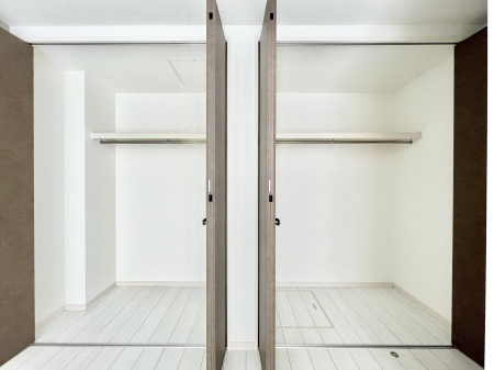 ���[�@�m���̃N���[�[�b�g�B���s��������̂Ō���̈ߗނ�����������܂�܂��B