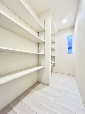 ���[�@�����`Closet�`�@�ǖʃN���[�[�b�g������΃^���X��u���K�v���Ȃ��A�o������̂Ȃ��X�b�L����Ԃ��ێ��ł��܂��B����ꂽ�X�y�[�X��L���Ɋ��p�ł������B�G�߂̈ߗނ��̕i�Ȃǂ����Ղ���[�o���܂��ˁ�