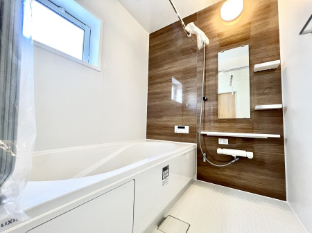 @Q`Bath Room`@t̃oX[́Ǎ薾邭C̗ǂԂłB邱ƂŁACǍDB芰oX[ŁÃoX^Cy݂ɂȂ肻łB