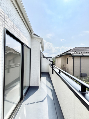 oRj[@Q`Balcony`@oRj[͉z݁Azc󕨂C悭Ƃł܂B zՂ~蒍AoRj[tZ܂B  