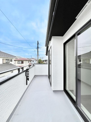oRj[@P`Balcony`  oRj[͉z݁Azc󕨂C悭Ƃł܂B  g₷JIȃoRj[łzՂ~蒍AoRj[tZ܂B  