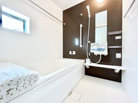@P`Bath Room`  LXƂ͋C̗ǂoX[B  qlƈꏏɂCɓy݁Avöy[W܂؂ȏuԁB  X̔tbVłłB