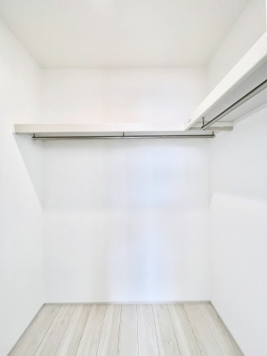 ̑@P`Walk-in Closet`@̗mĂVɂȂɂEH[NCN[[bgBmȊOɂAigȂƓdX[cP[XAXgbNiȂǉłЕtԂłB