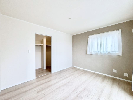 ̑ρ@D`Bed Room`  ulvƂvwł肭낰WICt̐QB̉Ǝ₨dɔꂽ̓tJtJ̃xbgŖĂBKȍL