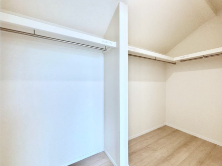 ̑@D`Walk-in Closet`@̗mĂVɂȂɂEH[NCN[[bgBmȊOɂAigȂƓdX[cP[XAXgbNiȂǉłЕtԂłB