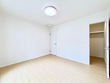 q@B`Bed Room`@ulvƂvwł肭낰QB̉Ǝ₨dɔꂽ̓tJtJ̃xbgŖĂBKȍL