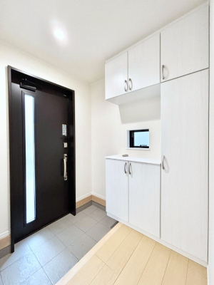 ց@B`Entrance`@Ƃ̒łql}ŏ̏ꏊł錺ւ́AƂ̈ۂ̂̂łILxȌ֎[ŁAYɕۂƂo܂􌺊ւɂ͂Ղ[̉ʔI