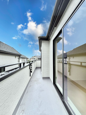 oRj[@B`Balcony`  oRj[͉z݁Azc󕨂C悭Ƃł܂B  g₷JIȃoRj[łzՂ~蒍AoRj[tZ܂B  