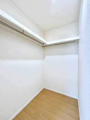 ̑@B`Walk-in Closet`@̗mĂVɂȂɂEH[NCN[[bgBmȊOɂAigȂƓdX[cP[XAXgbNiȂǉłЕtԂłB