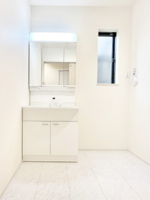 ʑEʏ@`Dressing Room`@ÂȂ肪Ȑʏƍ̌ƊC\Ȃ̂ŋC悭g܂BOʋ^Cv̐ʑ͋[ŎU炩肪ȐʏXbL