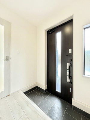 ց@P`Entrance`@ւ͉Ƃ̊Ƃ܂䂪Ƃ̃ZX肰Ȃ閣͂錺֑ÿ݂BAxɉƑقƂłSn悢ԑ؂łˁ