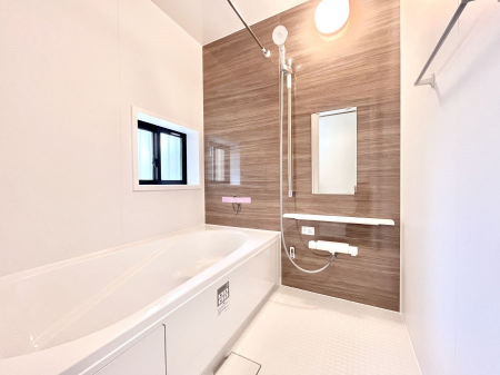 @`Bath Room`@t̃oX[́Ǎ薾邭C̗ǂԂłB邱ƂŁACǍDB芰oX[ŁÃoX^Cy݂ɂȂ肻łB