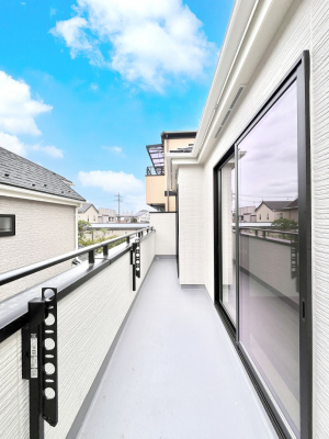 oRj[@`Balcony`  oRj[͉z݁Azc󕨂C悭Ƃł܂B  g₷JIȃoRj[łzՂ~蒍AoRj[tZ܂B  