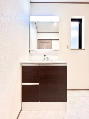 ʑEʏ@`Dressing Room`@ÂȂ肪Ȑʏƍ̌ƊC\Ȃ̂ŋC悭g܂BOʋ^Cv̐ʑ͋[ŎU炩肪ȐʏXbL