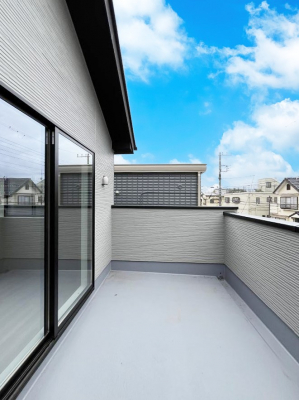 oRj[@`Balcony`  oRj[͉z݁Azc󕨂C悭Ƃł܂B  g₷JIȃoRj[łzՂ~蒍AoRj[tZ܂B  