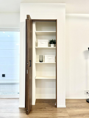 ���̑����ρ@���r���O���[�B�����Ɏ��[������ƕ����W�܂�LDK���X�b�L���Еt�������ł��ˁB  