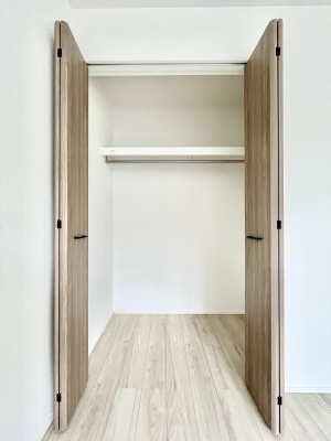 [@Q`Closet`@ǖʃN[[bg΃^XuKvȂAôȂXbLԂێł܂BꂽXy[XLɊpłBߗނ̕iȂǂՂ[o܂ˁ