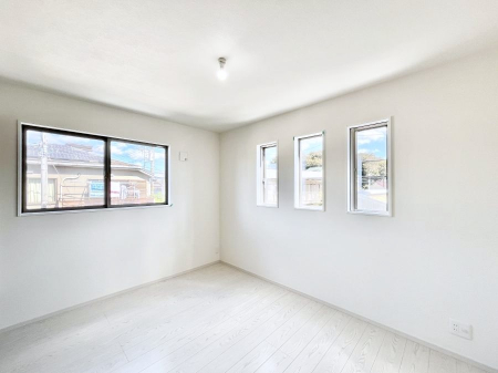 q@`Bed Room`@q͂qlɂƂđϏdȖ܂Bqlŉ߂Ԃ^邱ƂŁAh׋ԂRƑ܂畔̕Еt|ȂǂƂɌq܂B