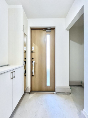 ց@`Entrance`@Ƃ̒łql}ŏ̏ꏊł錺ւ́AƂ̈ۂ̂̂łILxȌ֎[ŁAYɕۂƂo܂􌺊ւɂ͂Ղ[̉ʔI