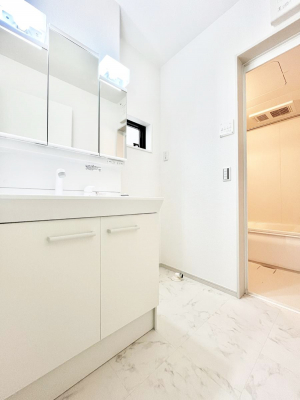 ���̑��@�����`Dressing Room�`�@�Â��Ȃ肪���Ȑ��ʏ�����������ƍ̌��Ɗ��C���\�Ȃ̂ŋC�����悭���g�������܂��B�O�ʋ��^�C�v�̐��ʑ�͋������[�ŎU�炩�肪���Ȑ��ʏ����X�b�L����