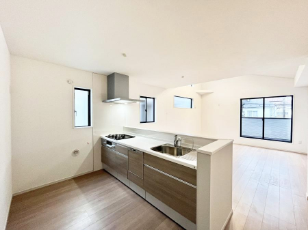 �L�b�`���@�����`Kitchen�`�@���R�������鑋�̂���L�b�`���������g���ꏊ�����炱���A�g��������l�����܂����B�������Ƃ����L�b�`���R�[�i�[�͎����L���Ȏd�オ��ƂȂ��Ă���܂��B