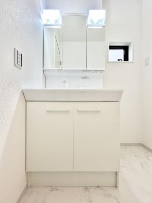 ���ʑ�E���ʏ��@�����`Dressing Room�`  ����������F�����œ��ꂳ��Ă���ƁA�X�b�L���Ɛ�������ۂ������܂��B  ���̗��ɂ͂����Ղ�Ǝ��[�X�y�[�X��W�������I  �����́A�V���v�����@�\�����d�����āB