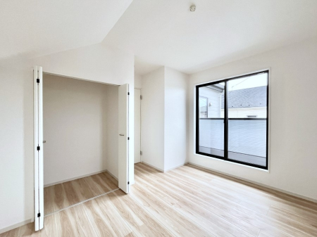 Q@`Bed Room`  ɂ͎[N[[bgIiĝm⏬͂AGߕ̂mȂǂƐڂ܂܂B  ԂLgpł܂ˁB