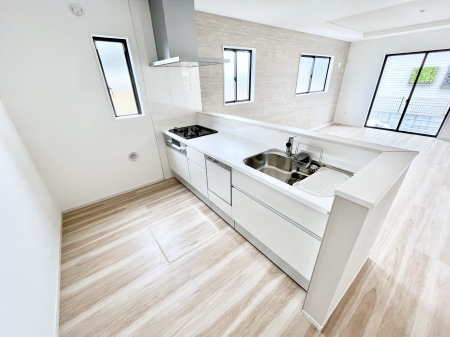 Lb`@`Kitchen`  rOnJE^[Lb`B  ȂƑƃR~jP[VƂ邾łȂA傫ȊJ邱Ƃł܂B  ql̐邱Ƃł܂ˁI