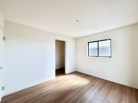 ̑ρ@`Bed Room`  Sɂ͎[N[[bgIiĝm⏬͂AGߕ̂mȂǂƐڂ܂܂B  ԂLgpł܂ˁB