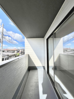 oRj[@`Balcony`@̃oRj[̑Oɂ͉_ȊOɑzՂ̂܂B󕨂₷A薾邭ĈĂ܂Bg₷JIȃoRj[ł