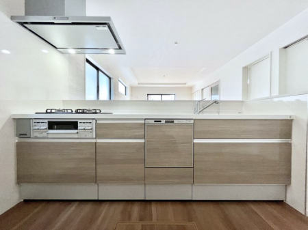 Lb`@`Kitchen`@beރrOAȂLb`BƂ́Ał͂ȂA炵AKɂꏊBΊ̖A炬̓X̂߂ɁAŐV̐ݔEdl̗pB