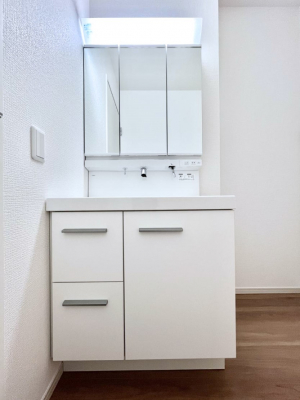 ʑEʏ@`Dressing Room`  FœꂳĂƁAXbLƐۂ܂B  ̗ɂ͂ՂƎ[Xy[XWI  ́AVv@\dāB