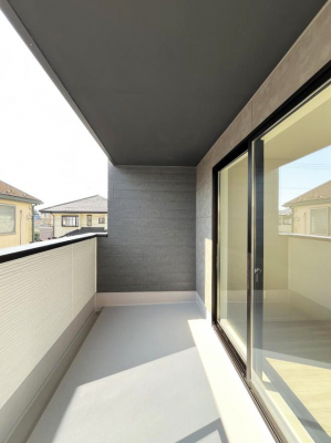 �o���R�j�[�@�����`Balcony�`  �o���R�j�[�͉������z���������݁A���z�c����󕨂��C�����悭�������Ƃ��ł��܂��B  �g���₷���J���I�ȃo���R�j�[�ł����z�����������Ղ�~�蒍���A�o���R�j�[�t���Z�܂��B  