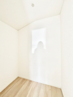 ̑@P`Walk-in Closet`@̗mĂVɂȂɂEH[NCN[[bgBmȊOɂAigȂƓdX[cP[XAXgbNiȂǉłЕtԂłB