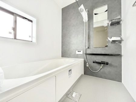 �����@�����`Bath Room�`�@�������������͋C�̗����Ŗ����Ɍ����ă��t���b�V���B���������@�\���t���Ă���̂ŗׂ̐���@�u����Ő􂢏オ�������󕨂��A�J�̓����V�C���C�ɂ������������邱�Ƃ��\�ł��B