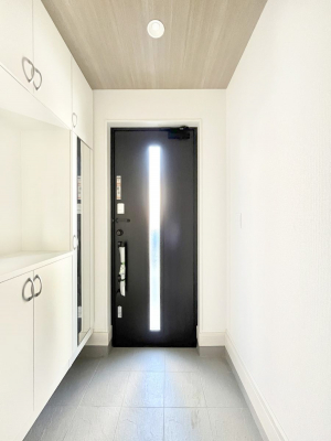 ���ց@�����`Entrance�`�@�Ƃ̒��ł��q�l���}����ŏ��̏ꏊ�ł��錺�ւ́A�Ƃ̈�ۂ��̂��̂ł��I�L�x�Ȍ��֎��[�ŁA����Y��ɕۂ��Ƃ��o���܂��􌺊ւɂ͂����Ղ���[�̉��ʔ��������I