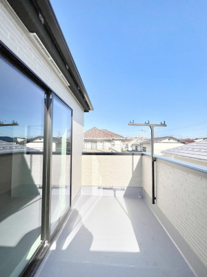 �o���R�j�[�@�����`Balcony�`  �o���R�j�[�͉������z���������݁A���z�c����󕨂��C�����悭�������Ƃ��ł��܂��B  �g���₷���J���I�ȃo���R�j�[�ł����z�����������Ղ�~�蒍���A�o���R�j�[�t���Z�܂��B  