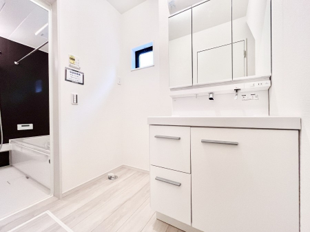 ���̑��@�����`Dressing Room�`�@�Â��Ȃ肪���Ȑ��ʏ�����������ƍ̌��Ɗ��C���\�Ȃ̂ŋC�����悭���g�������܂��B�O�ʋ��^�C�v�̐��ʑ�͋������[�ŎU�炩�肪���Ȑ��ʏ����X�b�L����