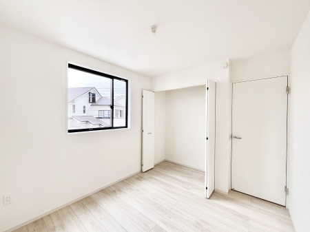 �Q���@�����`Bed Room�`�@�������������̂��ˌ��Ẵ����b�g�ł��B���Ƒ������������ƂŎ苷�Ɋ����Ă����Z�܂����ˌ��Ăł͊e�����v���C�o�V�[��ۂ��Ƃ��ł��܂��B�Z�܂��ɂ�Ƃ肪���܂�S�������b�N�X�ł��܂���