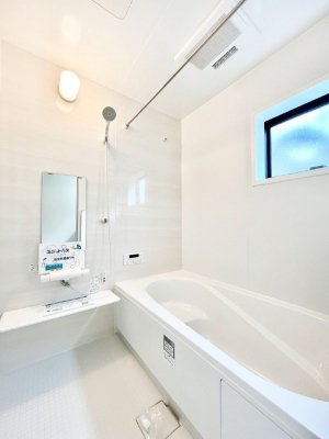 @`Bath Room`@t̃oX[́Ǎ薾邭C̗ǂԂłB邱ƂŁACǍDB芰oX[ŁÃoX^Cy݂ɂȂ肻łB