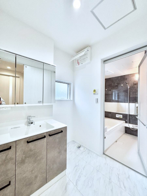 ̑@P`Dressing Room`@ÂȂ肪Ȑʏƍ̌ƊC\Ȃ̂ŋC悭g܂BOʋ^Cv̐ʑ͋[ŎU炩肪ȐʏXbL